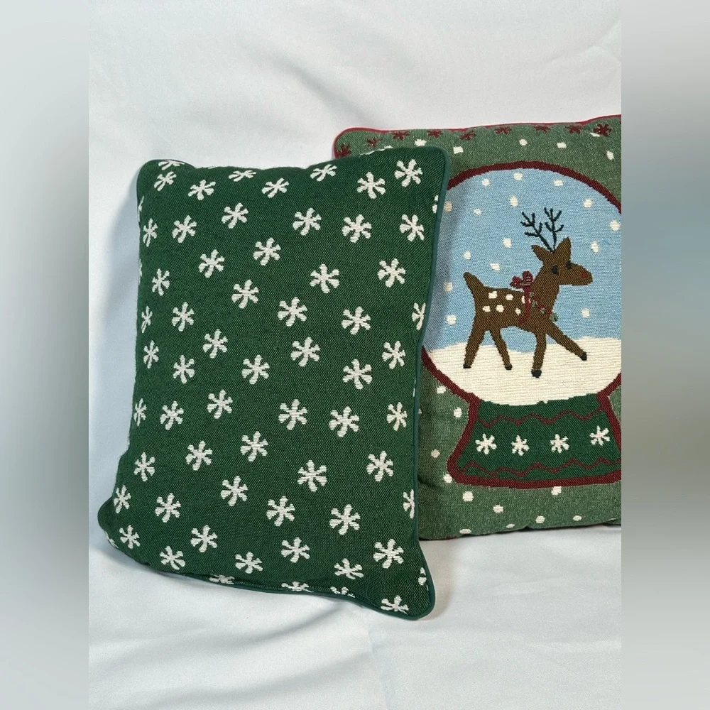 VTG Christmas Tapestry Throw Pillows Set Santa & Reindeer Snow Globe Decor 15x12